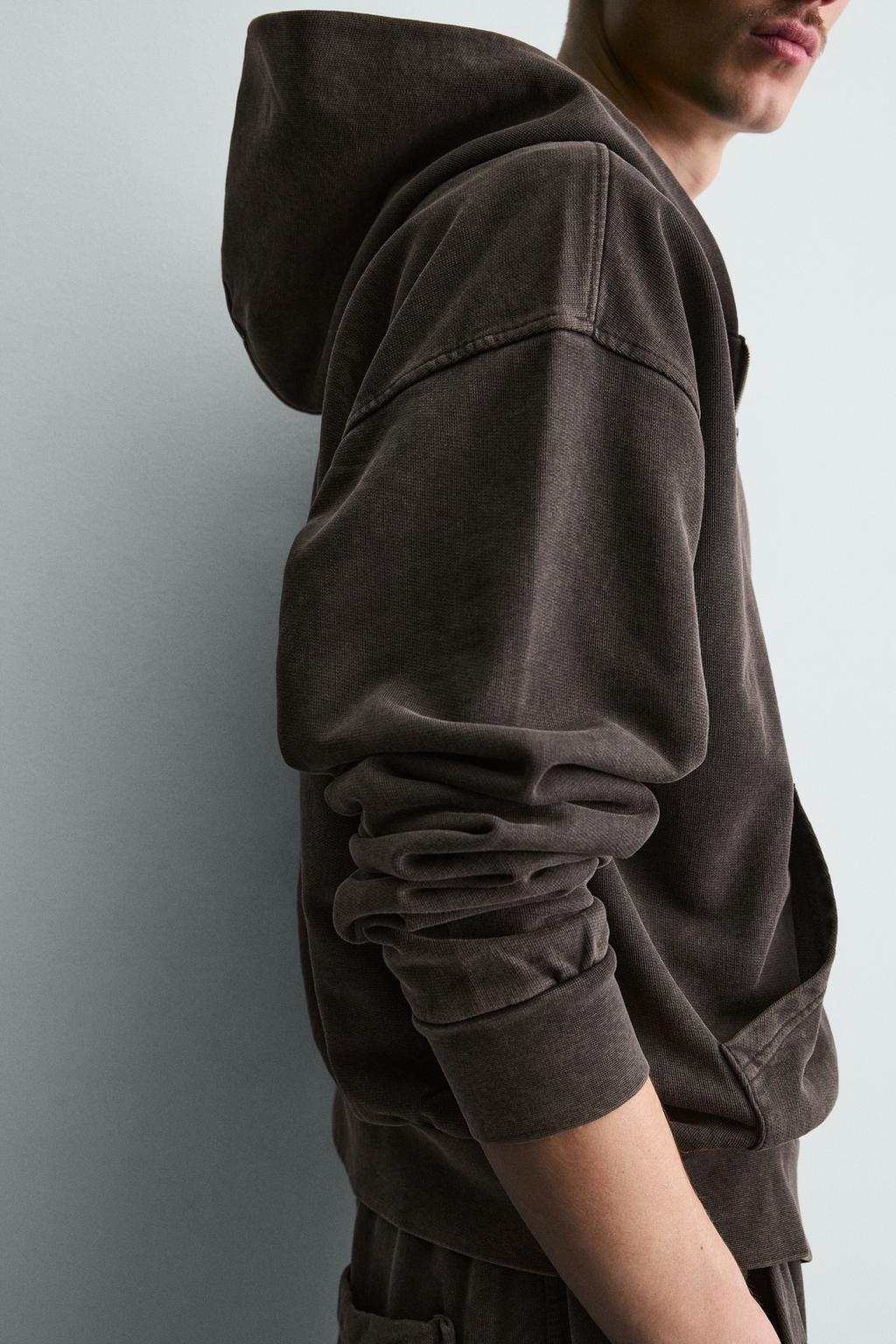 ТОЛСТОВКА С ЭФФЕКТОМ ПОТЕРТОСТИ НА МОЛНИИ С КАПЮШОНОМ