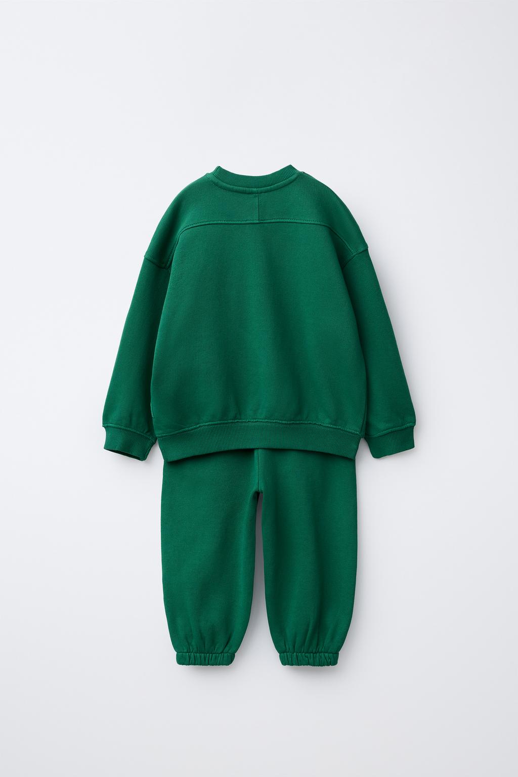 КОМПЛЕКТ ИЗ ТОЛСТОВКИ И БРЮК-ДЖОГГЕРОВ С НАШИВКОЙ