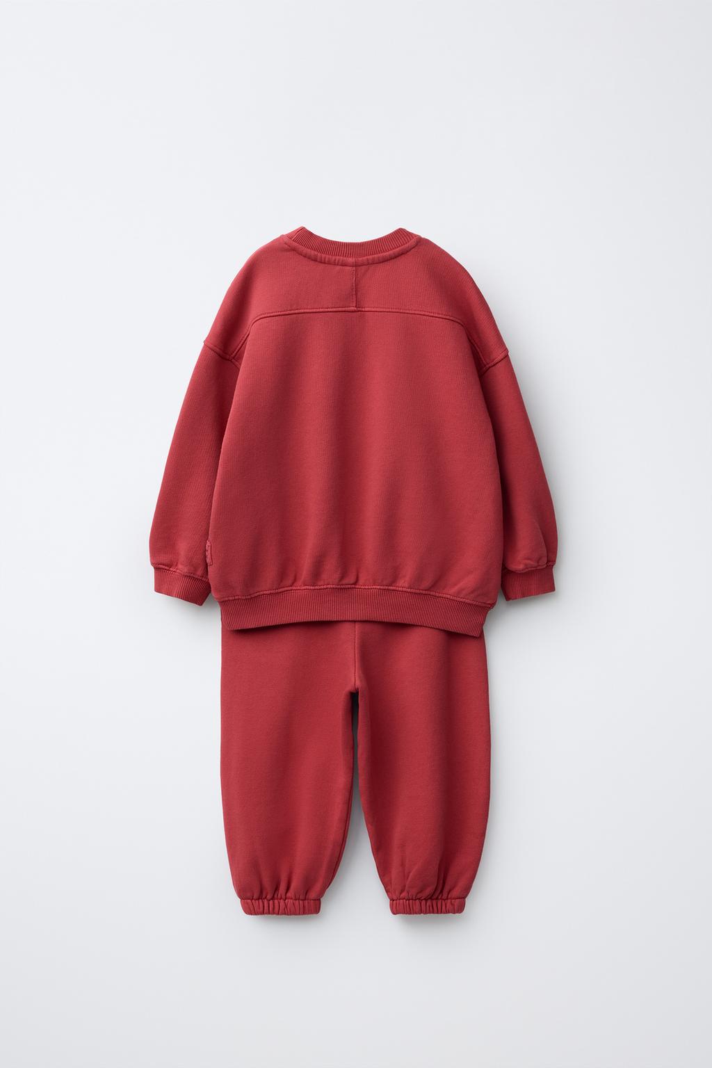 КОМПЛЕКТ ИЗ ТОЛСТОВКИ И БРЮК-ДЖОГГЕРОВ С НАШИВКОЙ