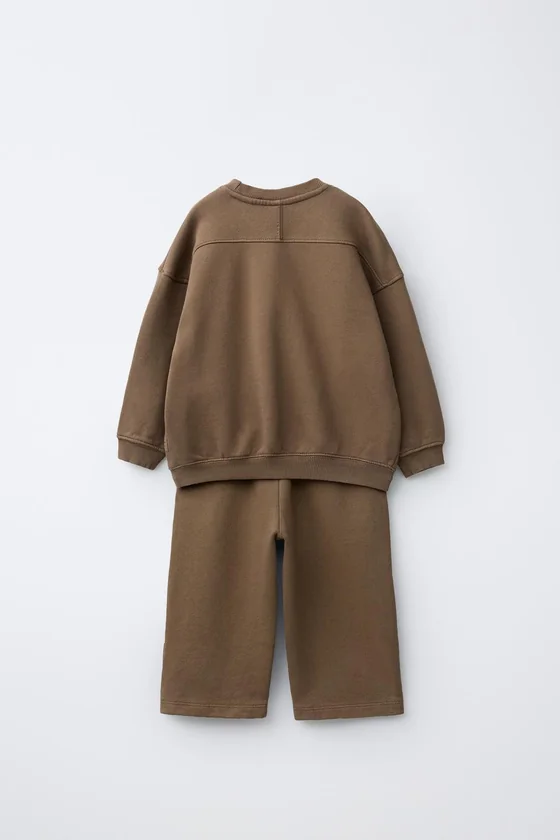 КОМПЛЕКТ ИЗ ТОЛСТОВКИ И БРЮК WIDE LEG С НАШИВКОЙ