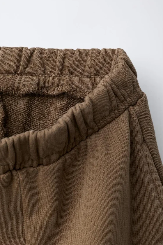 КОМПЛЕКТ ИЗ ТОЛСТОВКИ И БРЮК WIDE LEG С НАШИВКОЙ