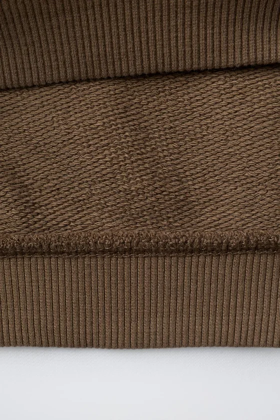КОМПЛЕКТ ИЗ ТОЛСТОВКИ И БРЮК WIDE LEG С НАШИВКОЙ