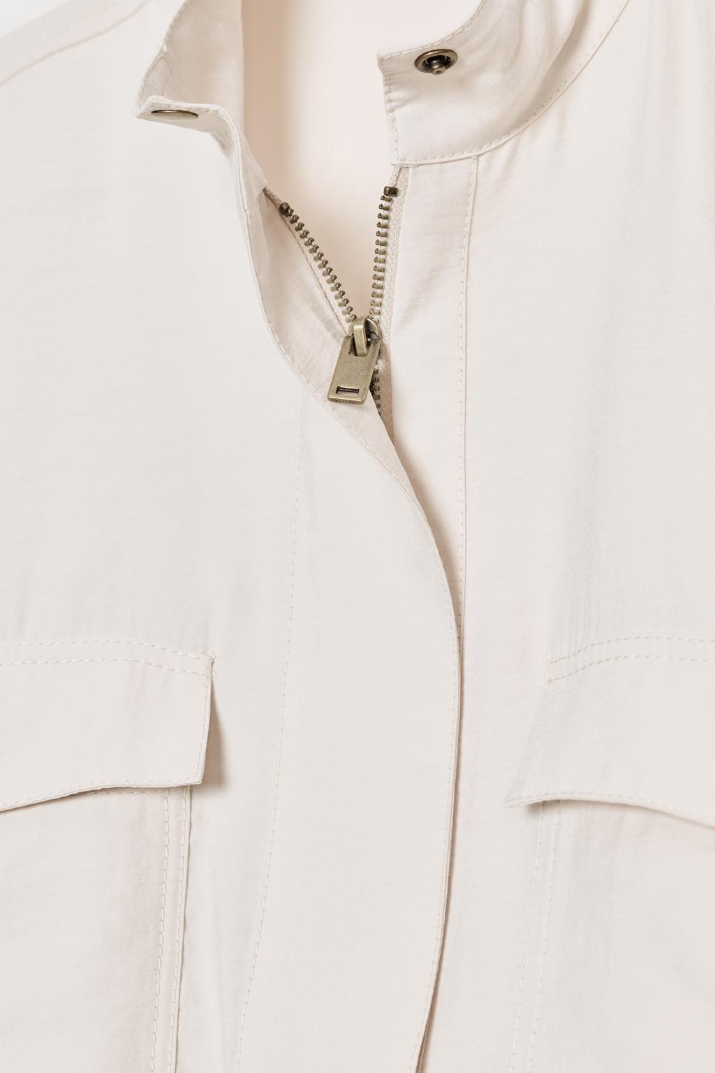 СТРУЯЩАЯСЯ РУБАШКА С ВЫСОКИМ ВОРОТНИКОМ