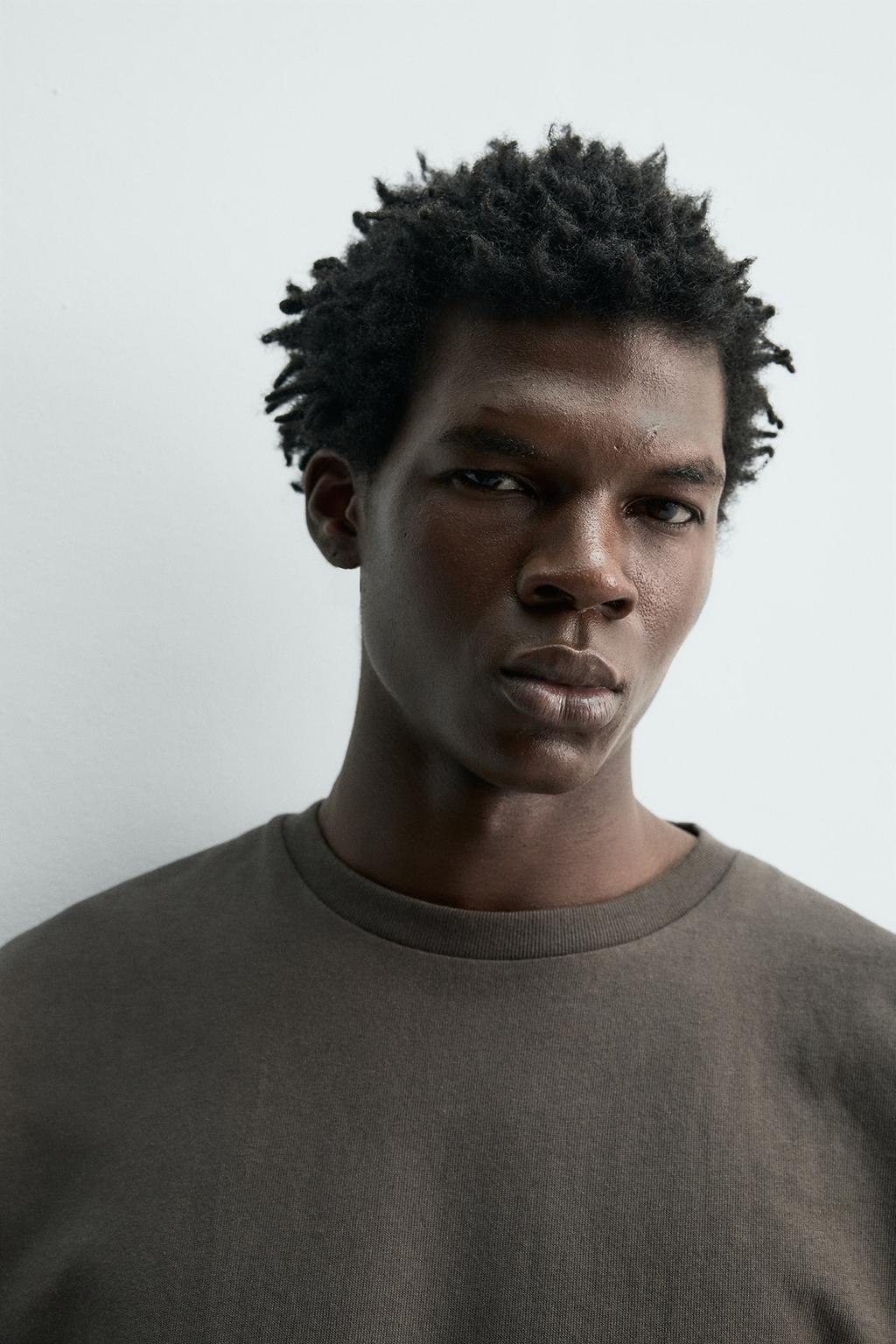 ФУТБОЛКА КЛАССИЧЕСКОГО КРОЯ С ЭФФЕКТОМ ПОТЕРТОСТИ