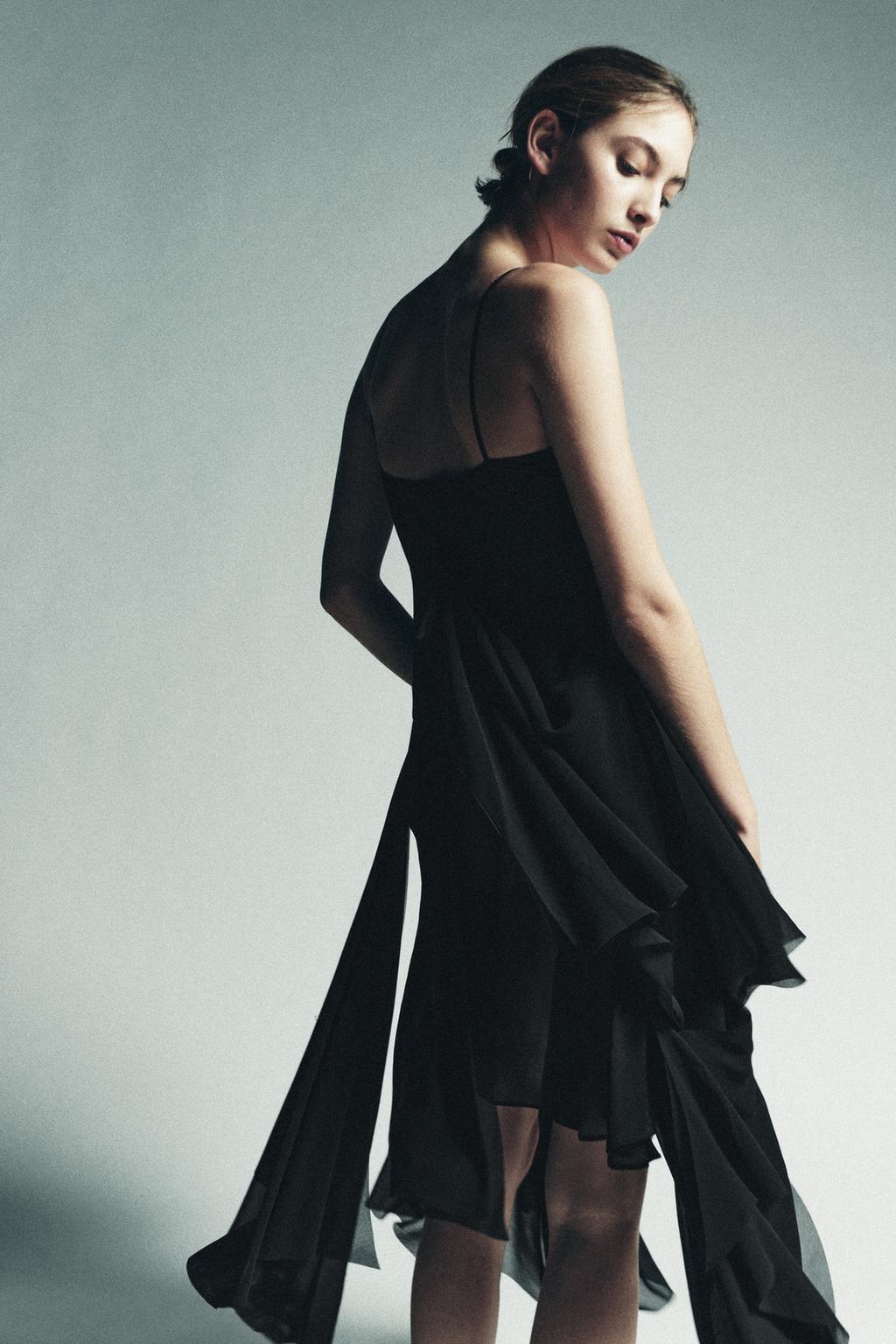 ПЛАТЬЕ С БРЕТЕЛЯМИ, ВОЛАНАМИ И КРУЖЕВОМ