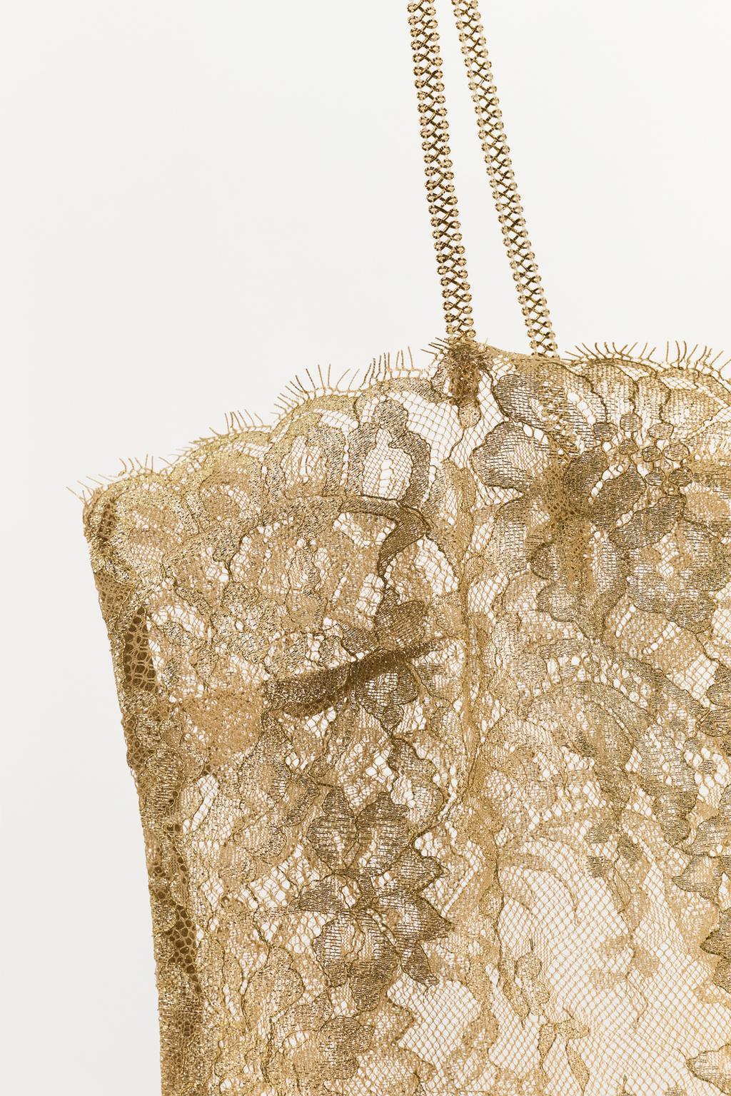 КРУЖЕВНОЙ ТОП С МЕТАЛЛИЗИРОВАННОЙ НИТЬЮ