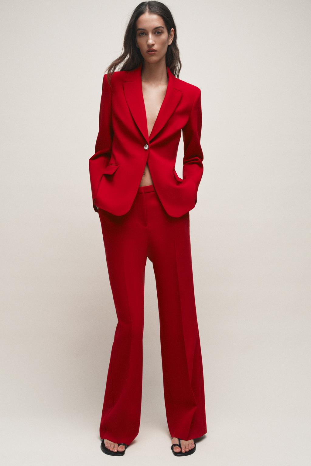 ПРИТАЛЕННЫЙ БЛЕЙЗЕР С ПОДПЛЕЧНИКАМИ