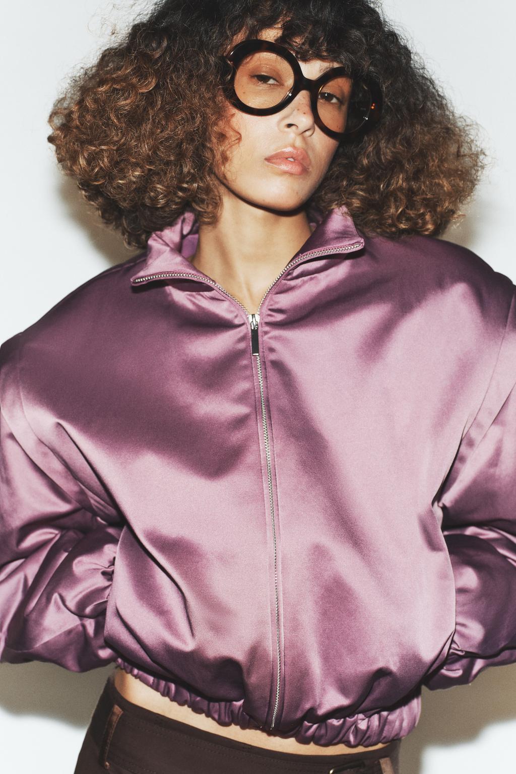 СТЕГАНАЯ КУРТКА С ВЫДЕЛЕННОЙ ЛИНИЕЙ ПЛЕЧ