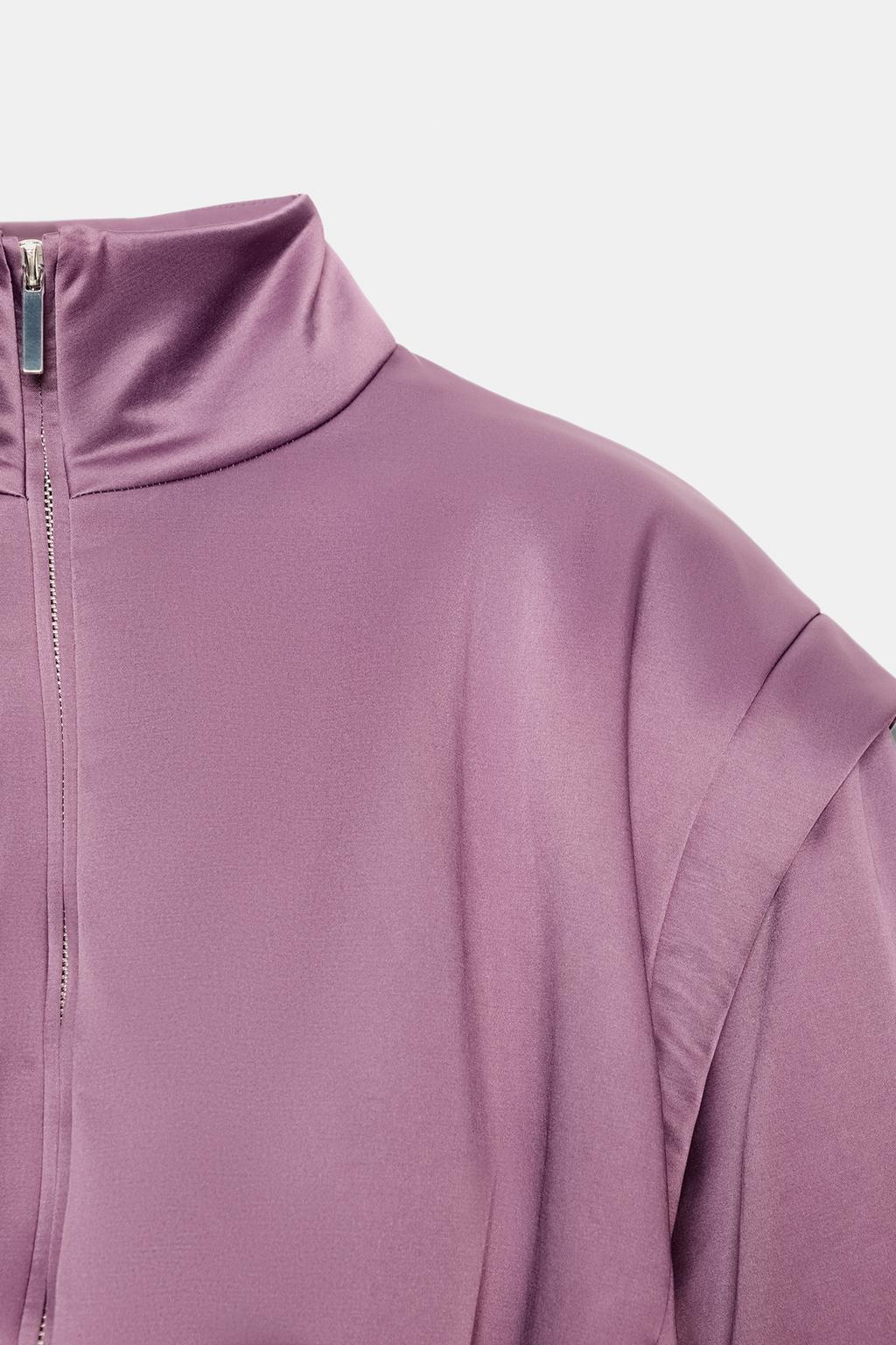 СТЕГАНАЯ КУРТКА С ВЫДЕЛЕННОЙ ЛИНИЕЙ ПЛЕЧ