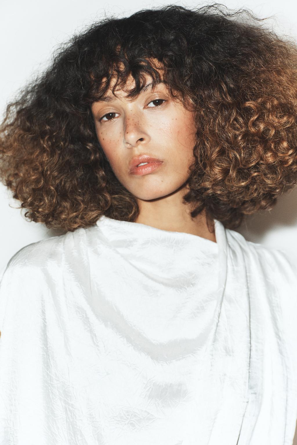 АТЛАСНЫЙ ТОП НА ЗАПÁХЕ