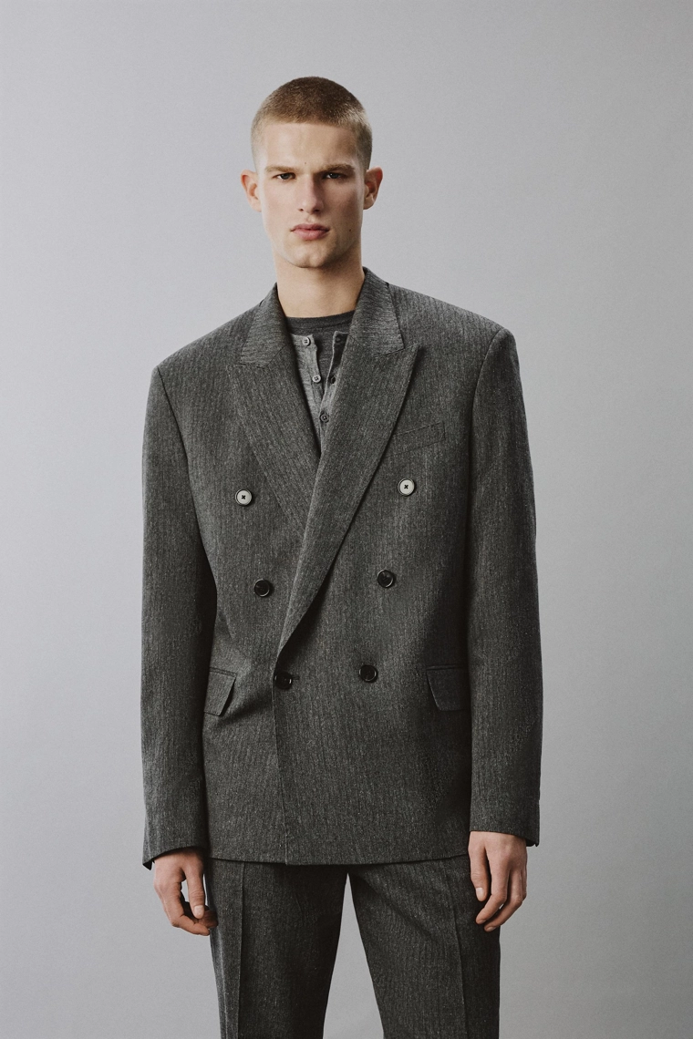 Полуприлегающий пиджак в полоску с двубортной застежкой