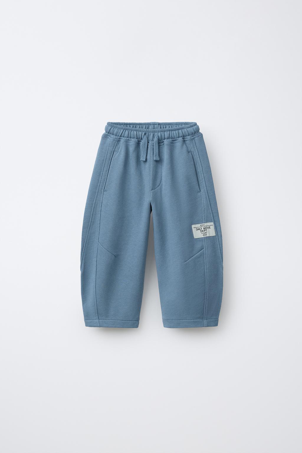 БРЮКИ BARREL ИЗ МЯГКОЙ ТКАНИ С НАШИВКОЙ