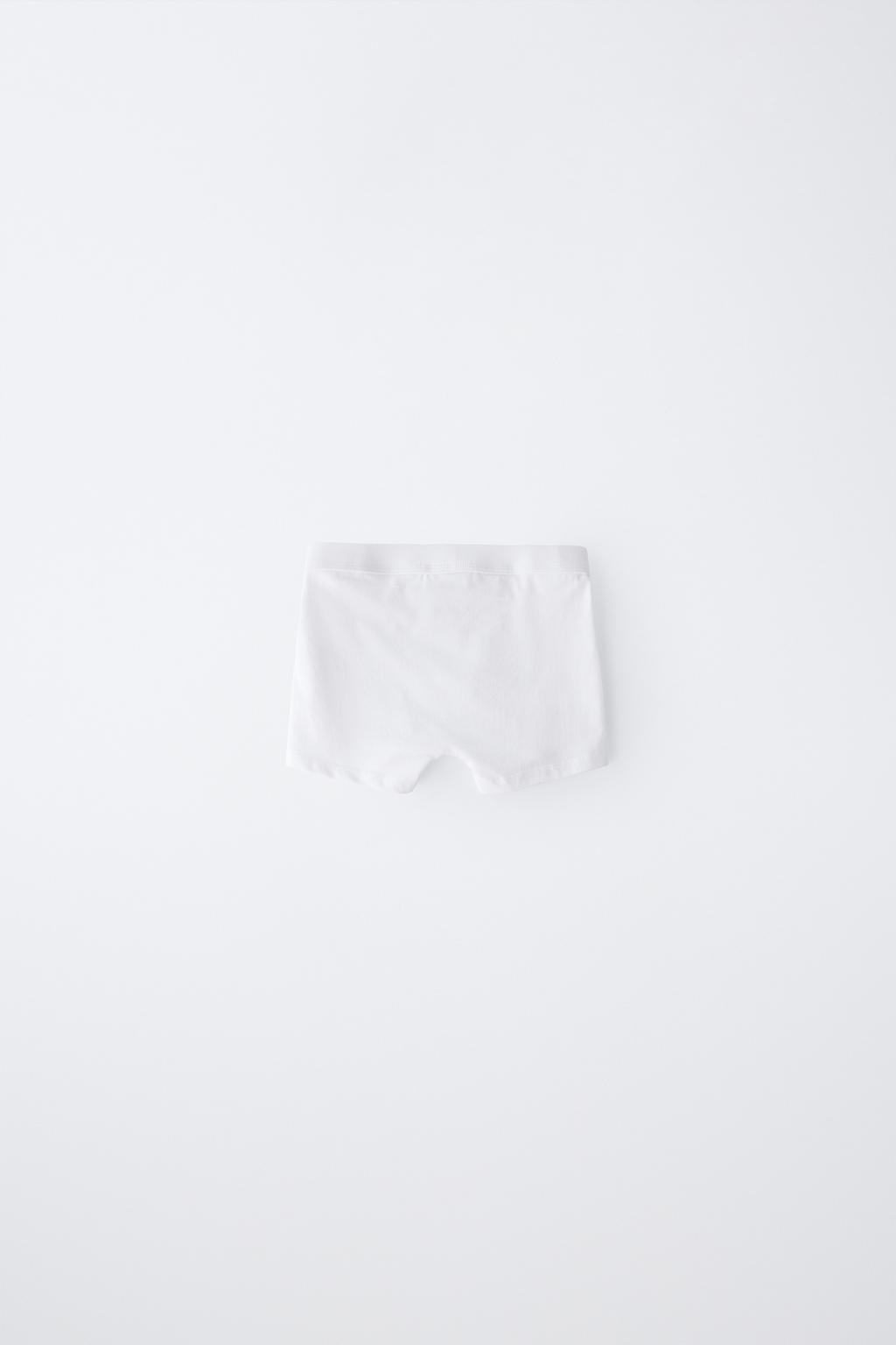 2-6 ЛЕТ/НАБОР ИЗ ТРЕХ ОДНОТОННЫХ ТРУСОВ-БОКСЕРОВ С НАШИВКОЙ