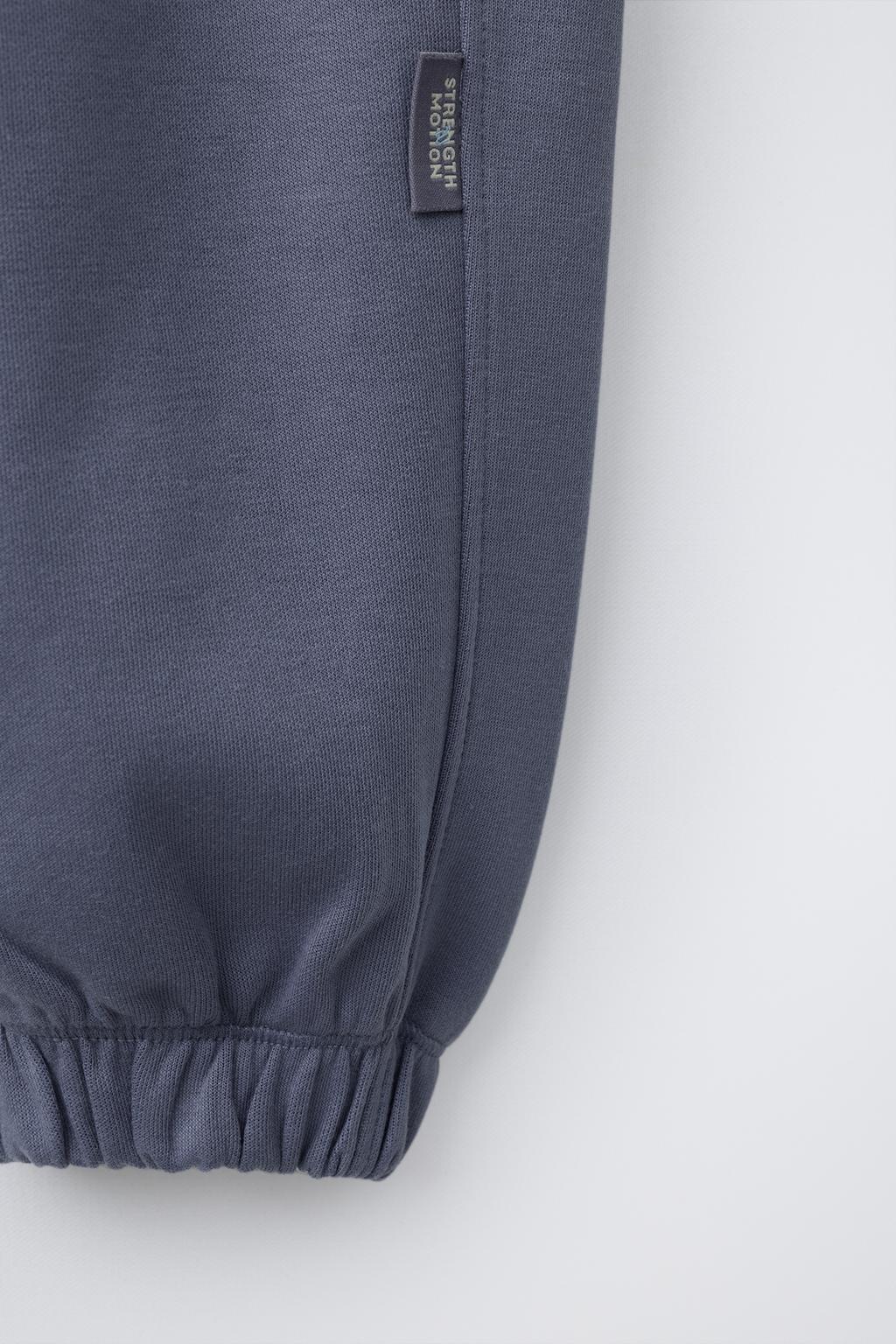 КОМПЛЕКТ ИЗ ТОЛСТОВКИ И БРЮК-ДЖОГГЕРОВ С НАДПИСЬЮ