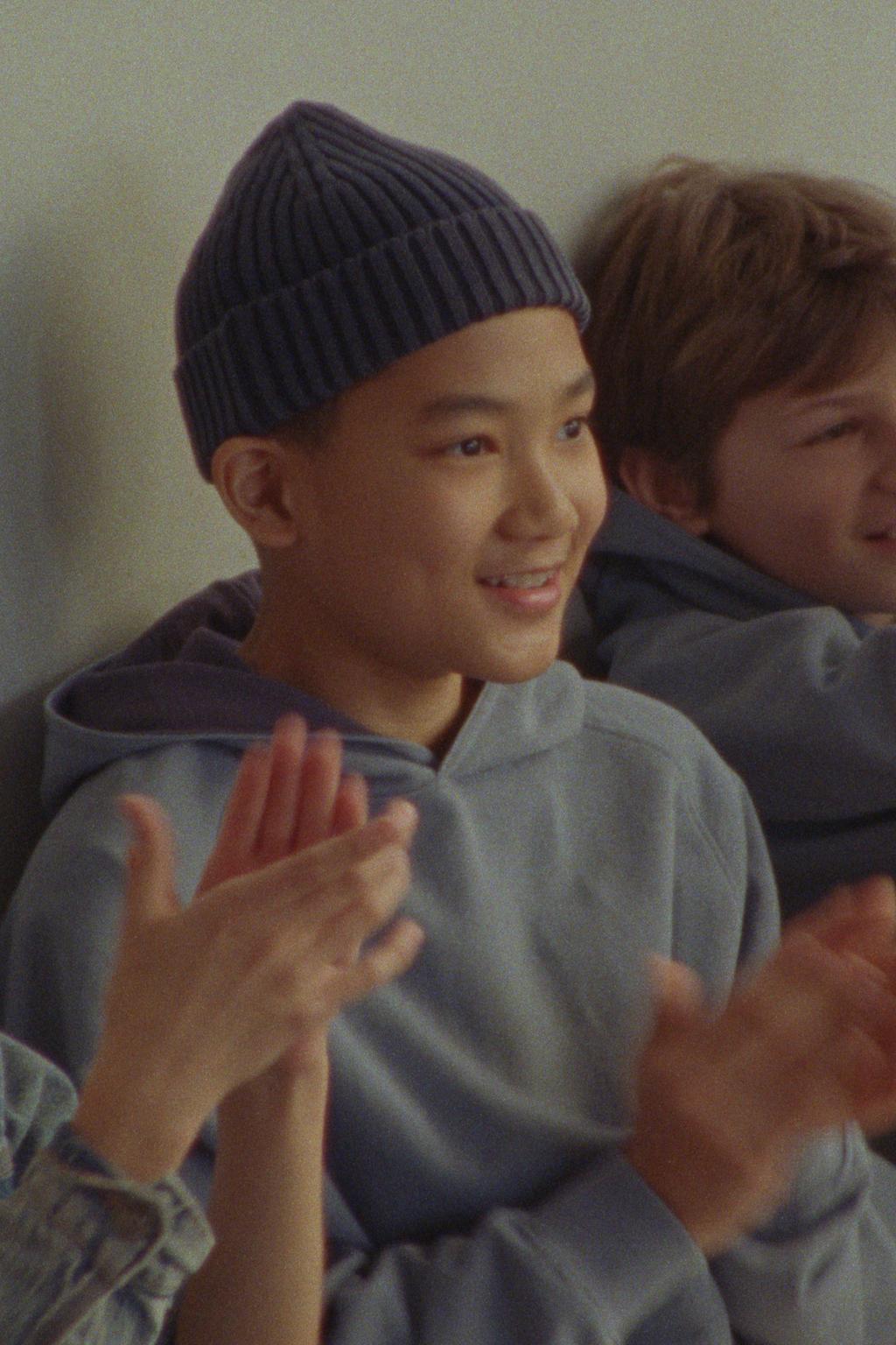 ХУДИ С КАПЮШОНОМ И КАРМАНОМ