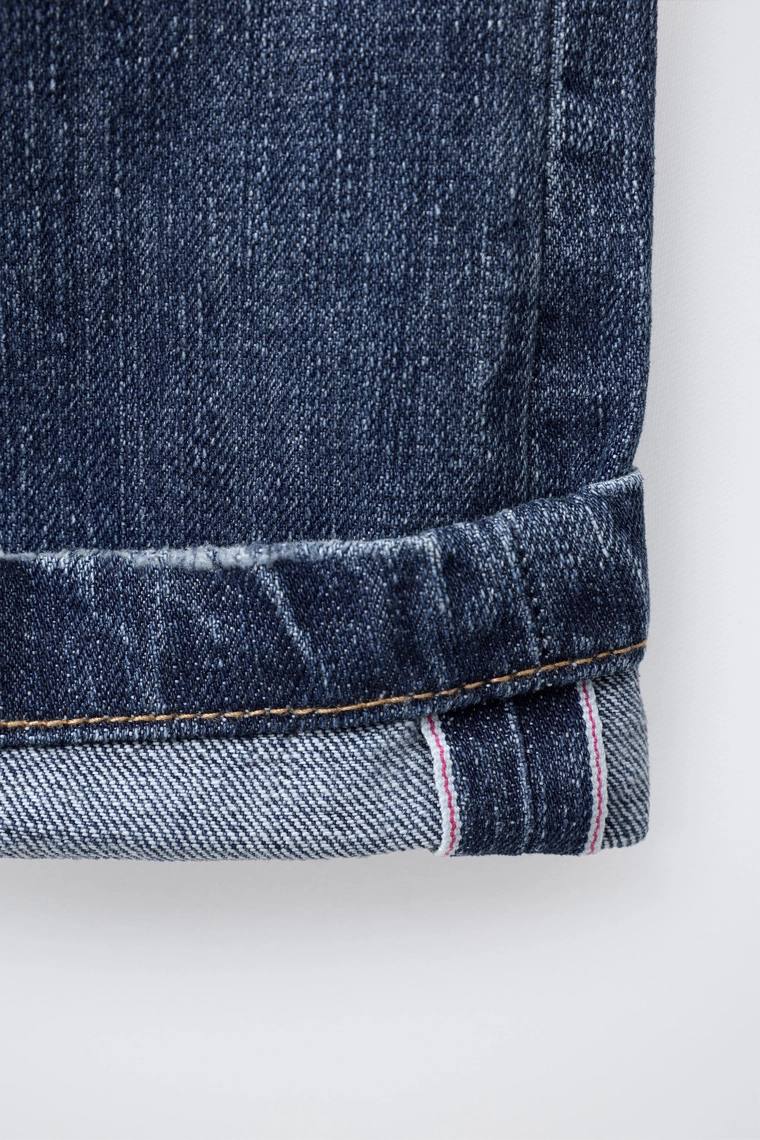 Джинсы свободного кроя с отворотами по краю