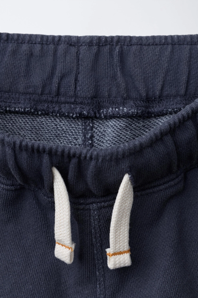 Прямые брюки с разрезами