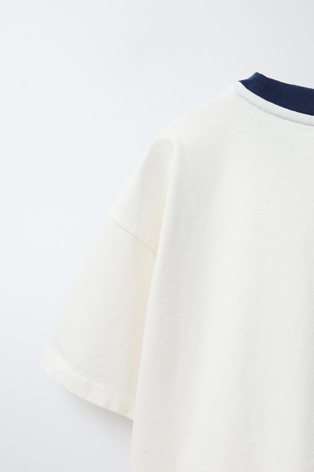 ФУТБОЛКА С КОНТРАСТНЫМ ВЫРЕЗОМ