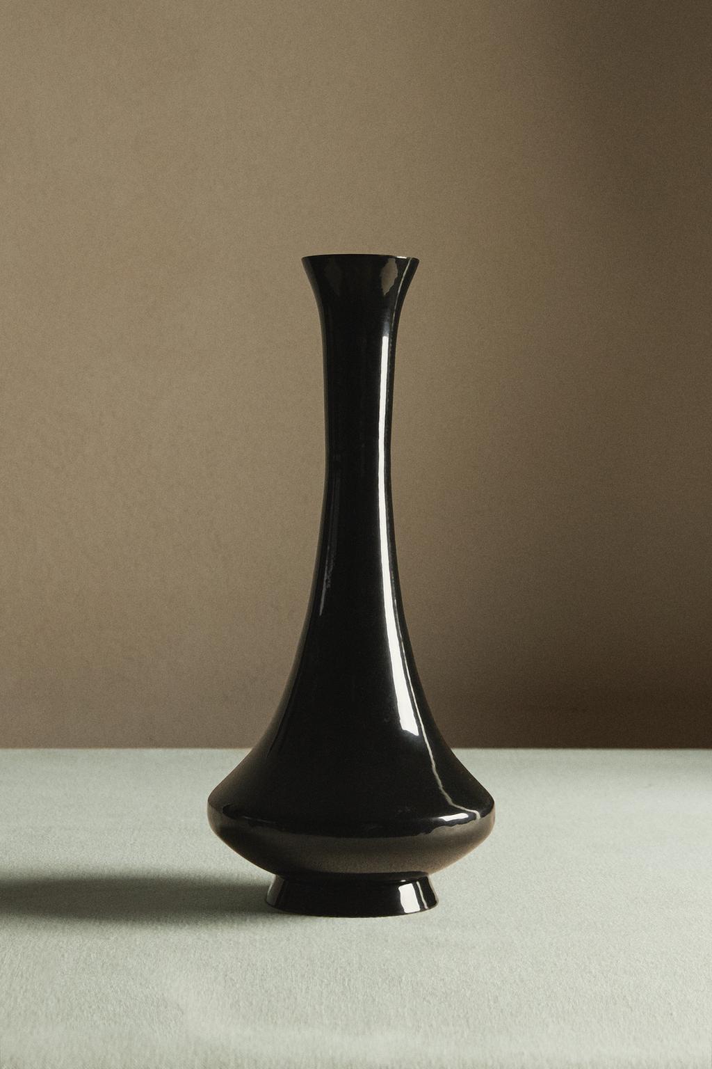 Удлиненная глянцевая ваза