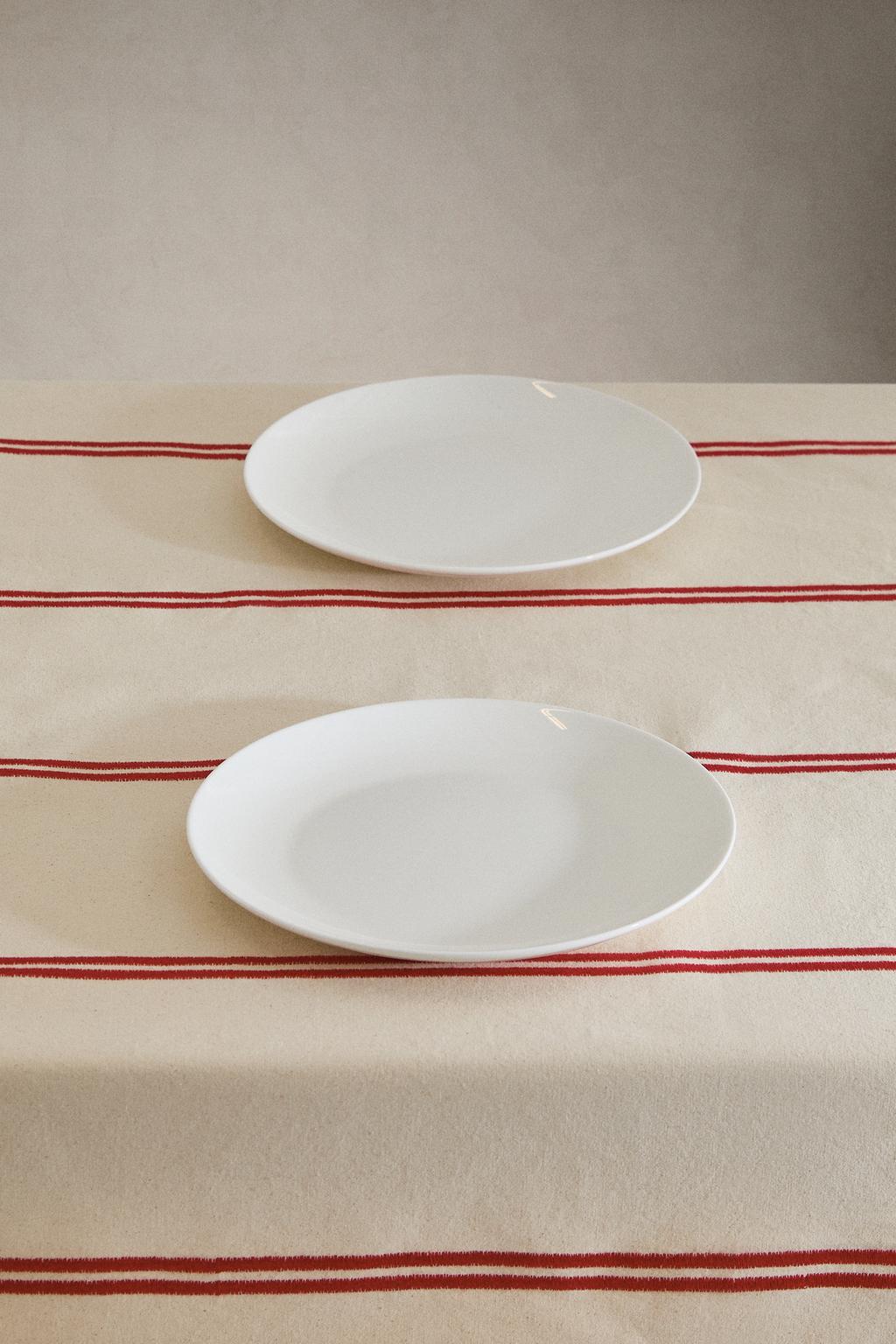 Скатерть с двойной вышитой полосой