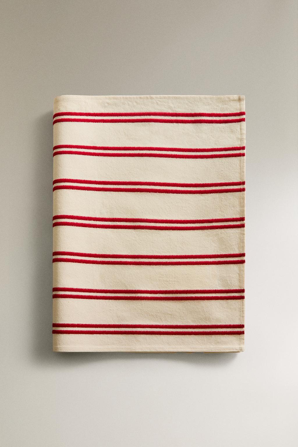 Вышитый бегунок для стола с двойной полосой