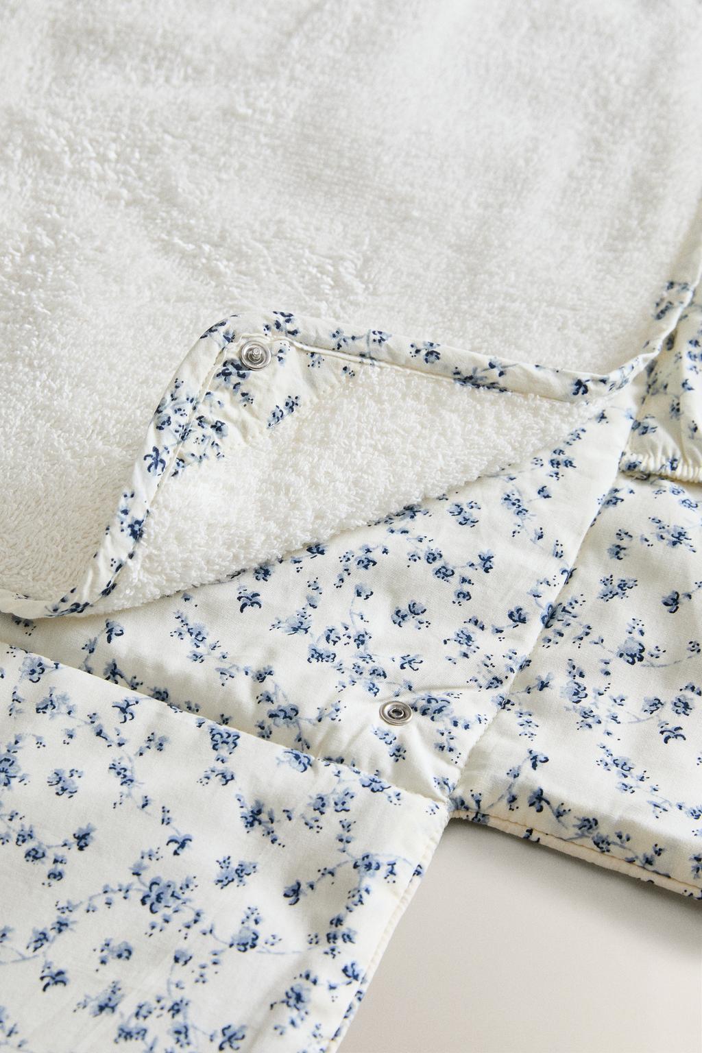 Портативный пеленальный мат zara с синим цветочным узором