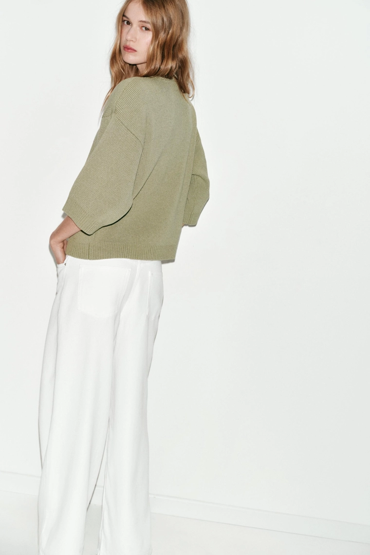 Вязанный свитер с наплечниками