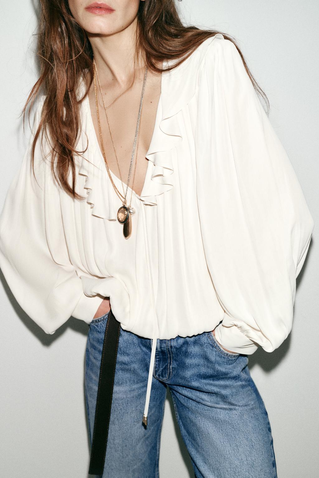 АТЛАСНАЯ БЛУЗА С ВОЛАНАМИ И ПОДПЛЕЧНИКАМИ