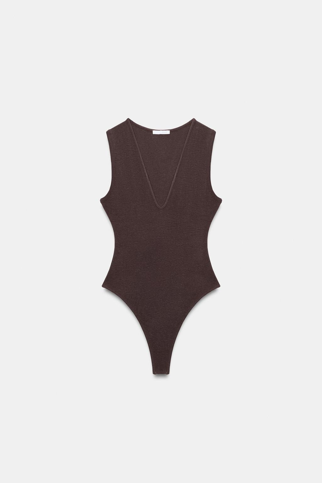 БОДИ ПРИТАЛЕННОЕ С V-ОБРАЗНЫМ ВЫРЕЗОМ