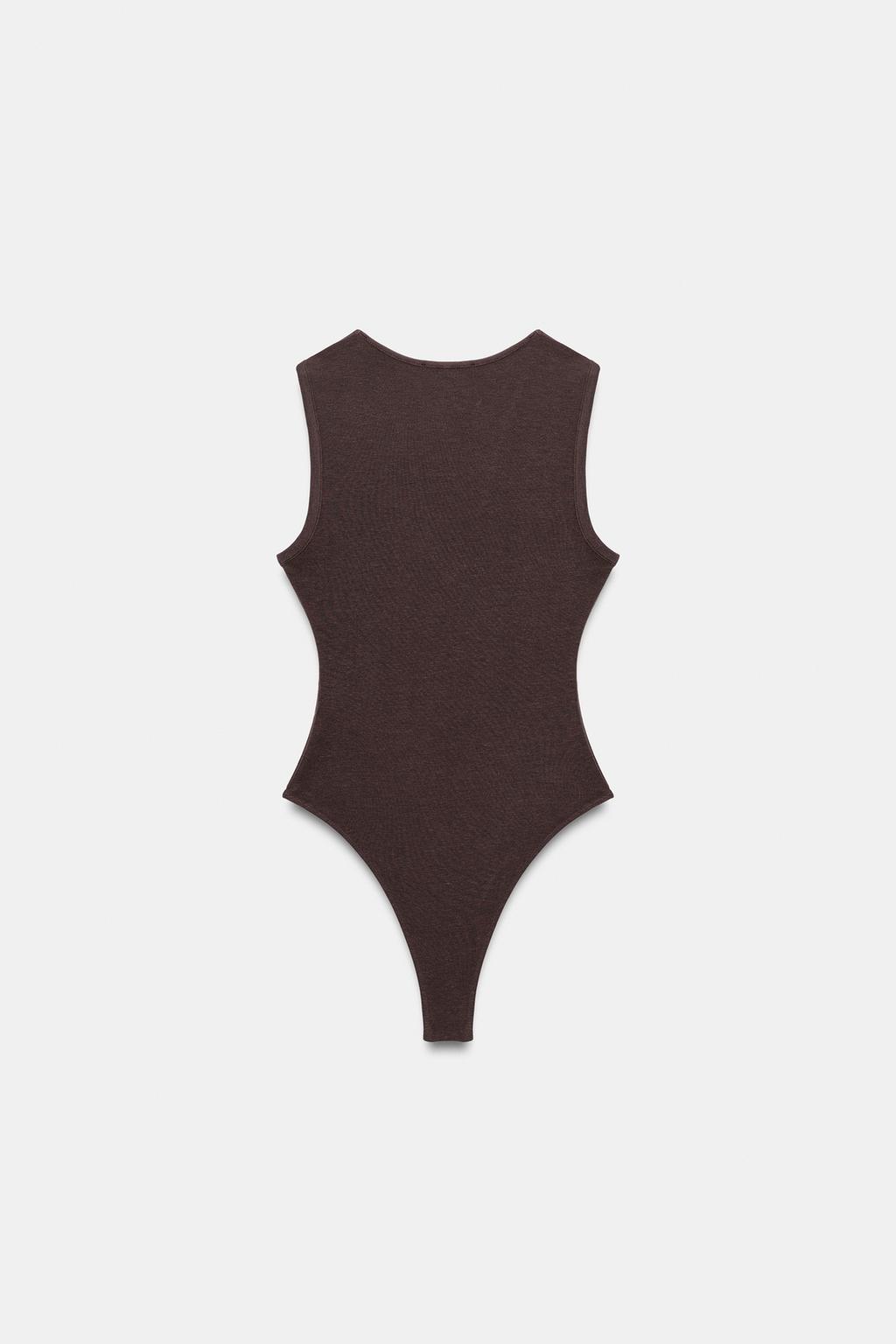 БОДИ ПРИТАЛЕННОЕ С V-ОБРАЗНЫМ ВЫРЕЗОМ