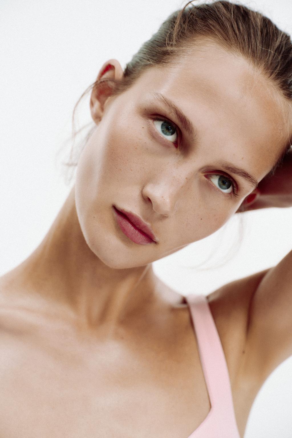 ТОП С ВЫРЕЗОМ СЕРДЕЧКОМ И ПУГОВИЦАМИ