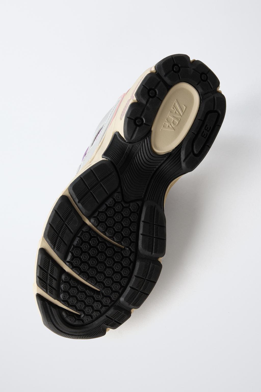 КРОССОВКИ С СЕТЧАТЫМИ ДЕТАЛЯМИ