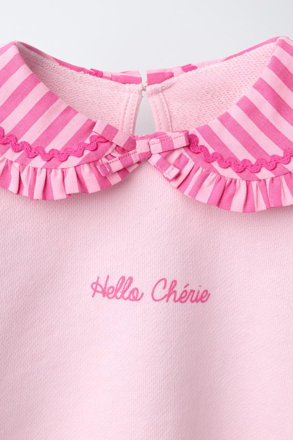 ТОЛСТОВКА С ВОРОТНИКОМ-ХОМУТОМ И ВОЛНИСТЫМ УЗОРОМ