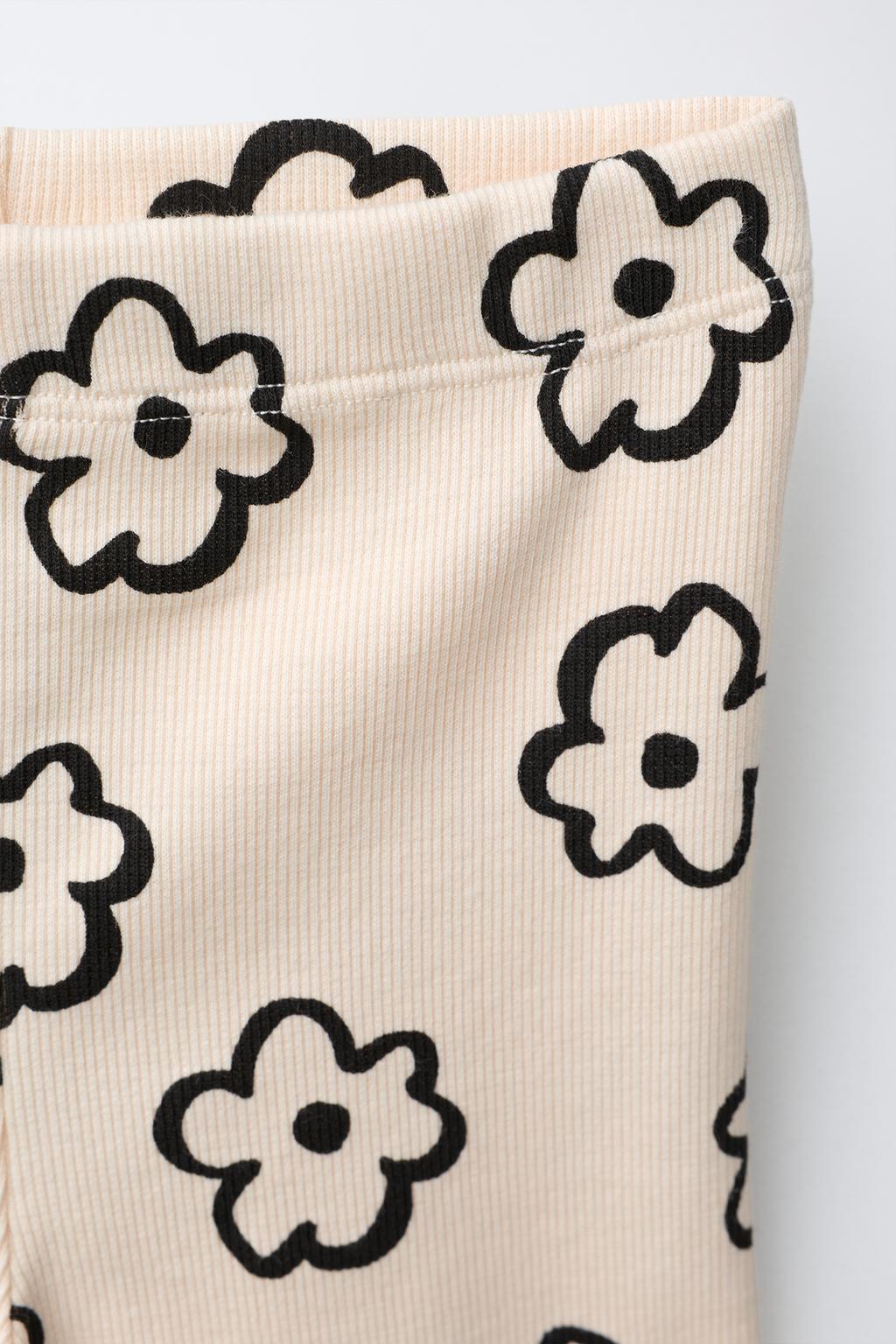 КОМПЛЕКТ ИЗ ФУТБОЛКИ И ЛЕГИНСОВ-ВЕЛОСИПЕДОК С ПРИНТОМ