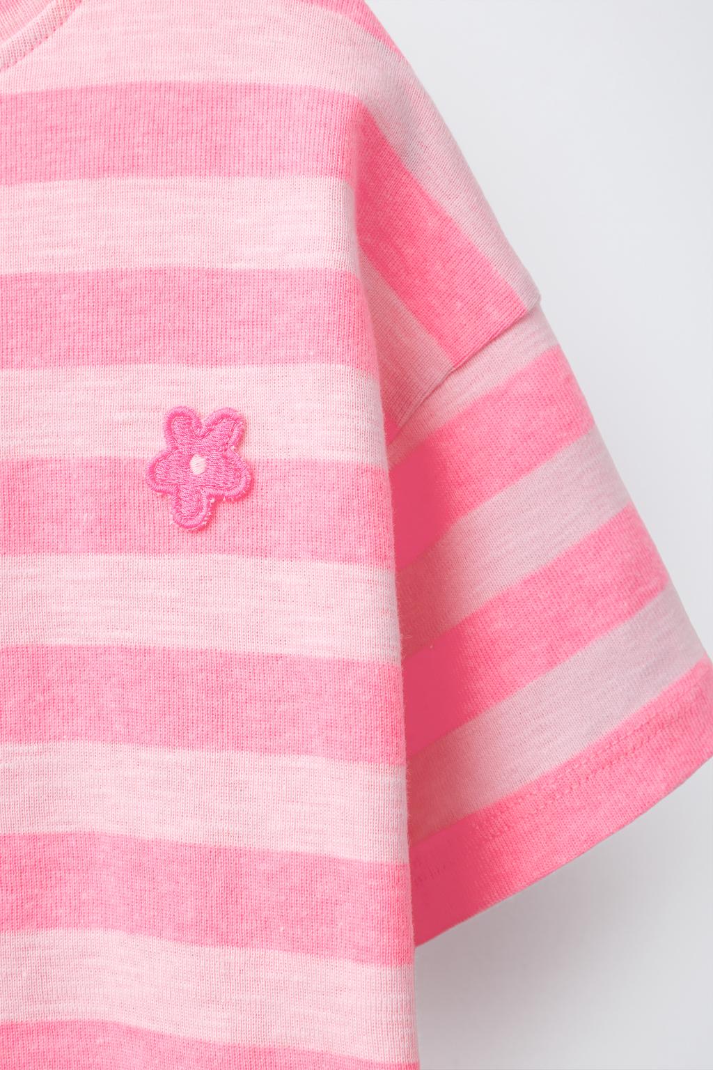 ФУТБОЛКА В ПОЛОСКУ С ЦВЕТОЧНОЙ НАШИВКОЙ