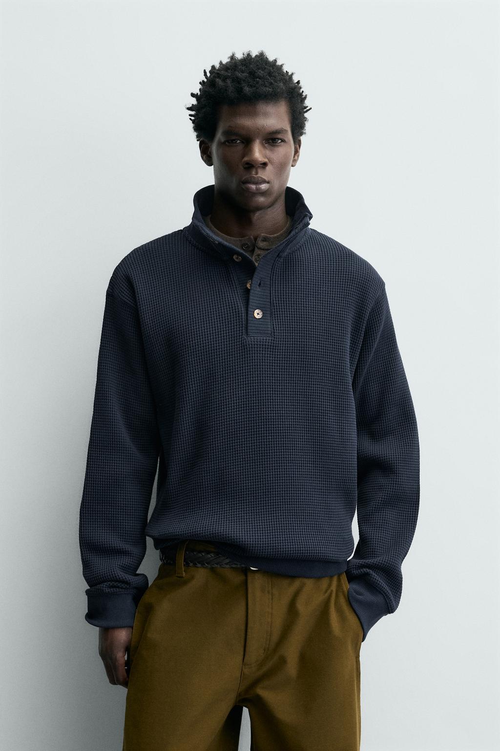 ТОЛСТОВКА ИЗ РЕЛЬЕФНОГО ТРИКОТАЖА В РУБЧИК