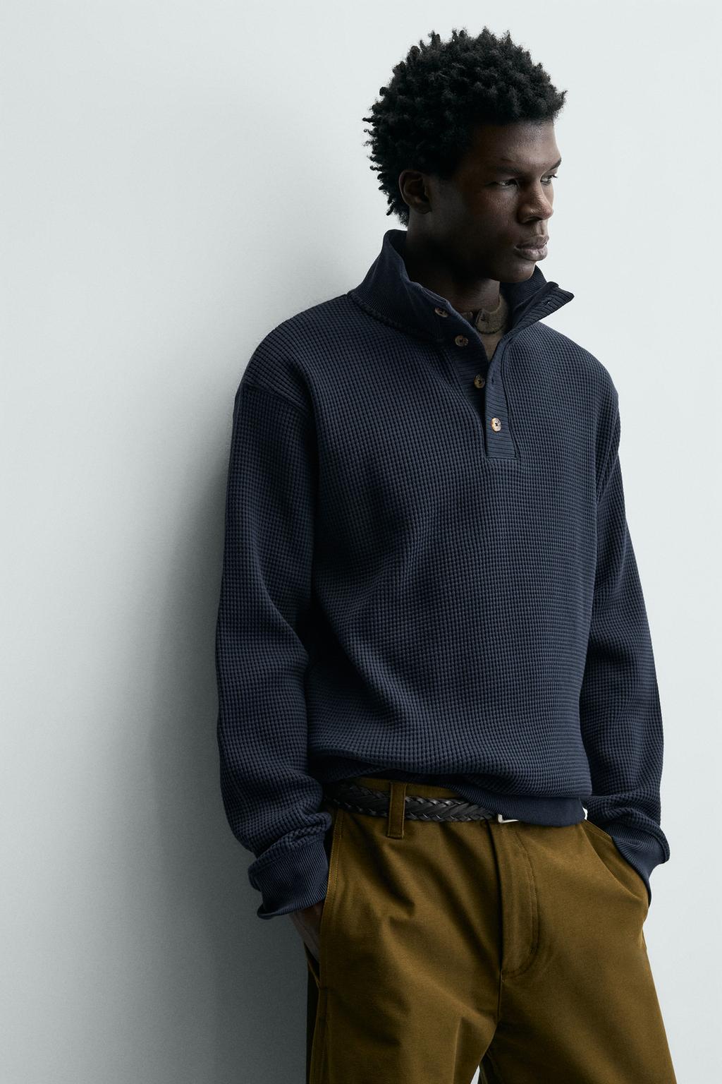 ТОЛСТОВКА ИЗ РЕЛЬЕФНОГО ТРИКОТАЖА В РУБЧИК