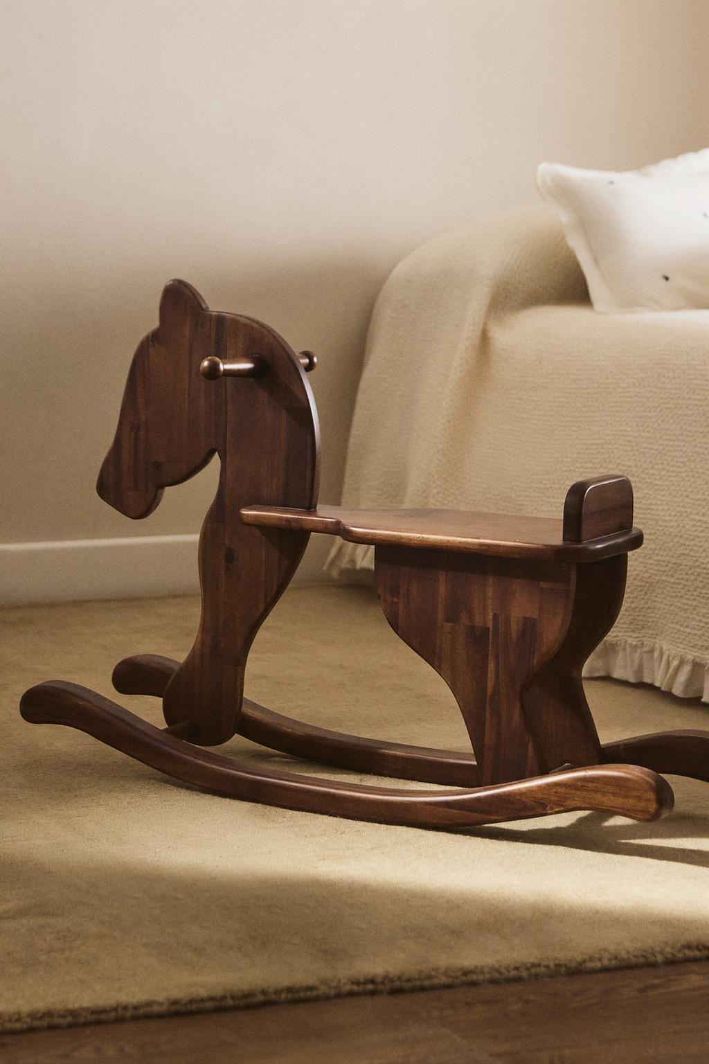 Детская качающая лошадь