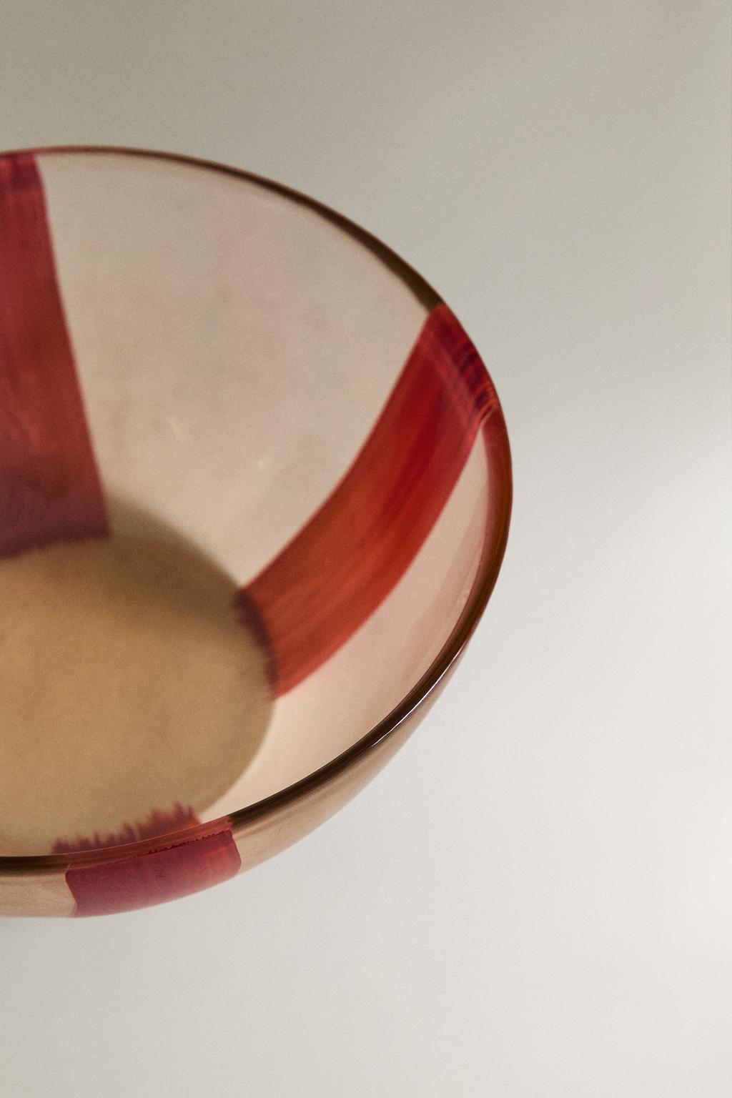 Стеклянная чаша в полоску