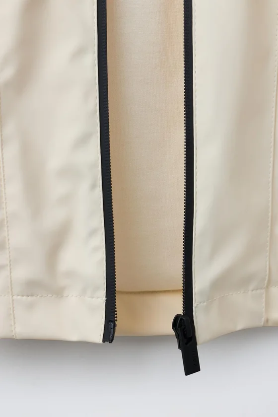 ПРОРЕЗИНЕННАЯ КУРТКА С КАПЮШОНОМ WATER REPELLENT