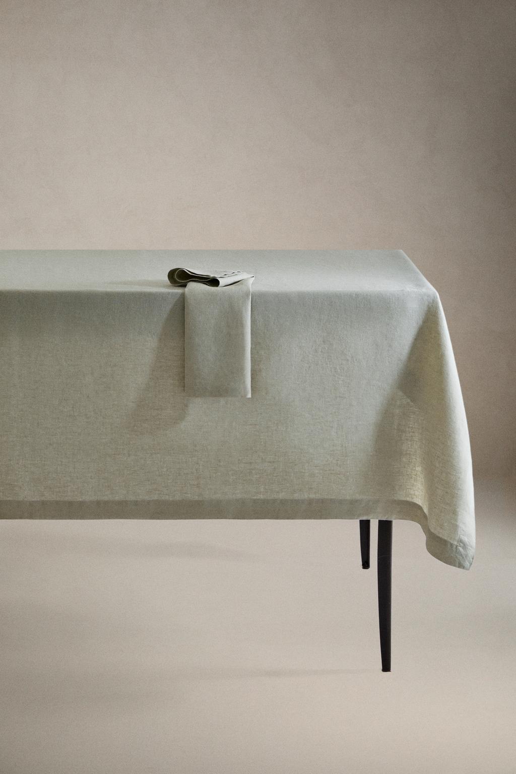 Расплывчатая скатерть из мятого льна