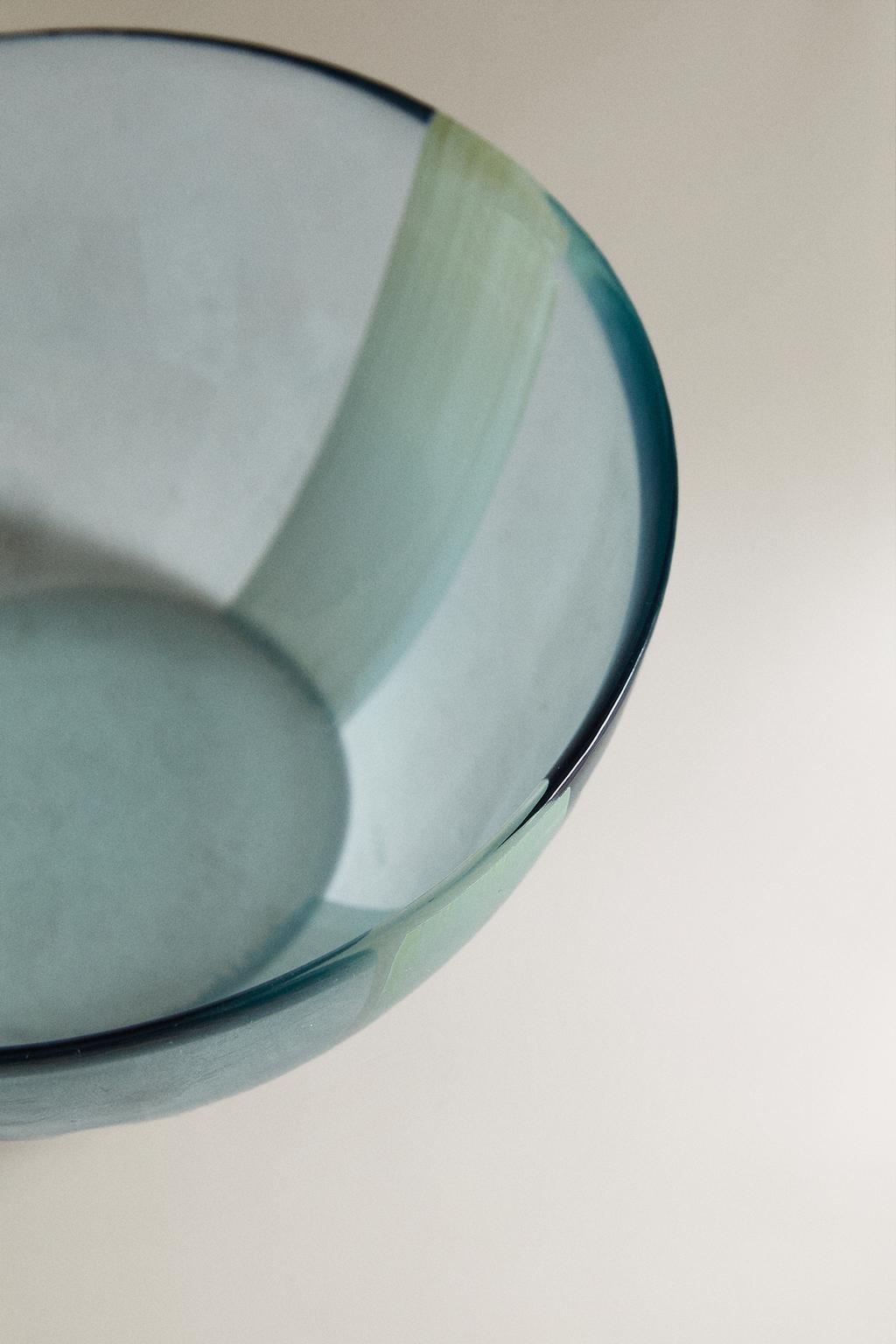 Стеклянная чаша в полоску