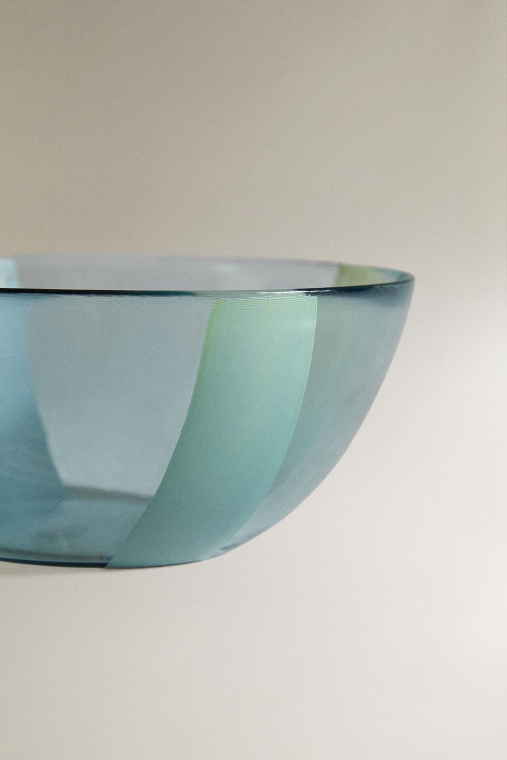 Стеклянная чаша в полоску