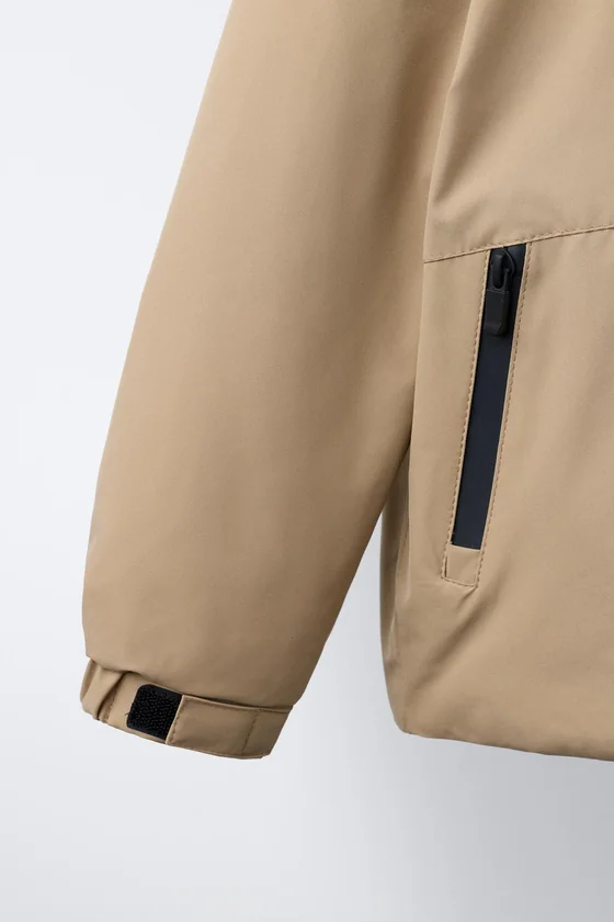ПАРКА С КОНТРАСТНЫМИ МОЛНИЯМИ WATER-REPELLENT
