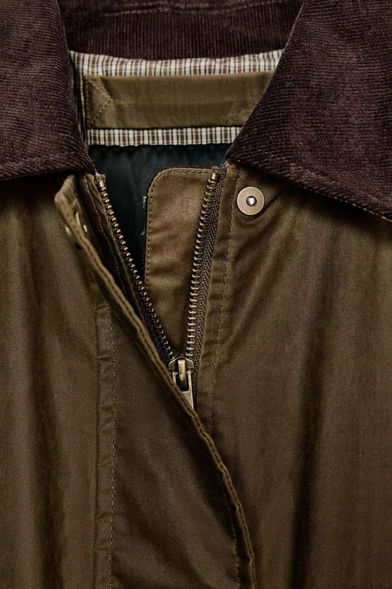 КУРТКА С ВОЩЕНЫМ ПОКРЫТИЕМ И ВЕЛЬВЕТОВЫМ ВОРОТНИКОМ — коллекция Zara «ZW»