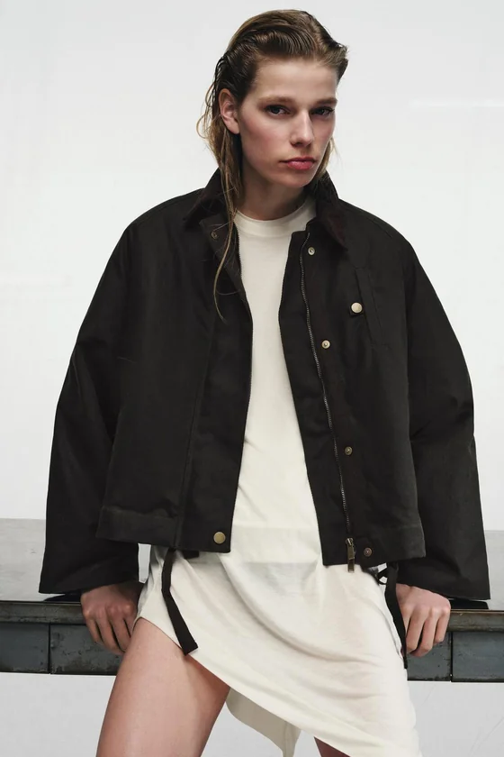 КУРТКА С ВОЩЕНЫМ ПОКРЫТИЕМ — коллекция Zara «ZW»