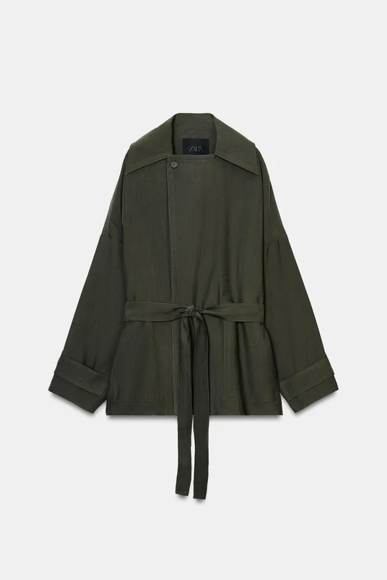 КОРОТКИЙ СТРУЯЩИЙСЯ ТРЕНЧ — коллекция Zara «ZW»