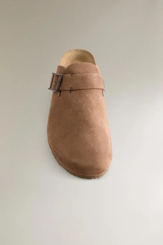 Клоги из кожи с пряжкой и деталями строчки
