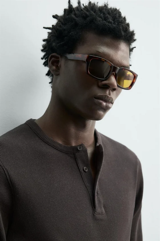 ФУТБОЛКА В РУБЧИК С ВЫРЕЗОМ «ХЕНЛИ»