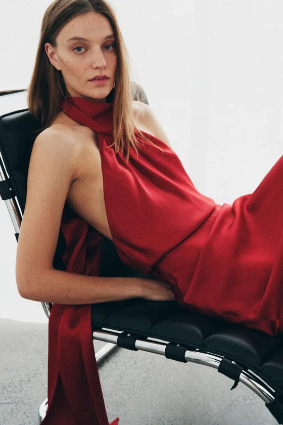 АТЛАСНОЕ ПЛАТЬЕ ХАЛТЕР — коллекция Zara «ZW»